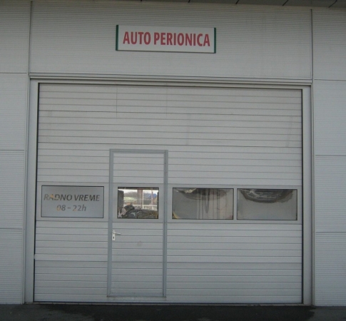 Vrata sa pešačkim vratima