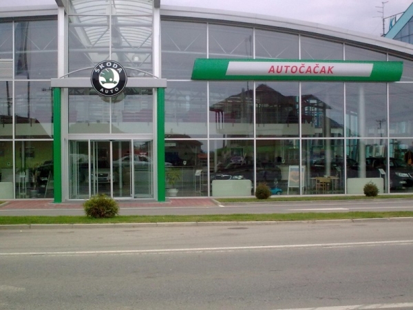 Aluminijumska vrata u ELOX obradi, prodajno-servisni centar Škoda Čačak